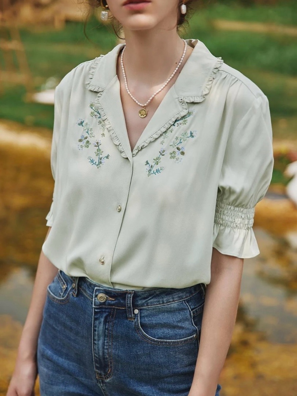 Simple Retro Embroidered Puff Sleeve Top